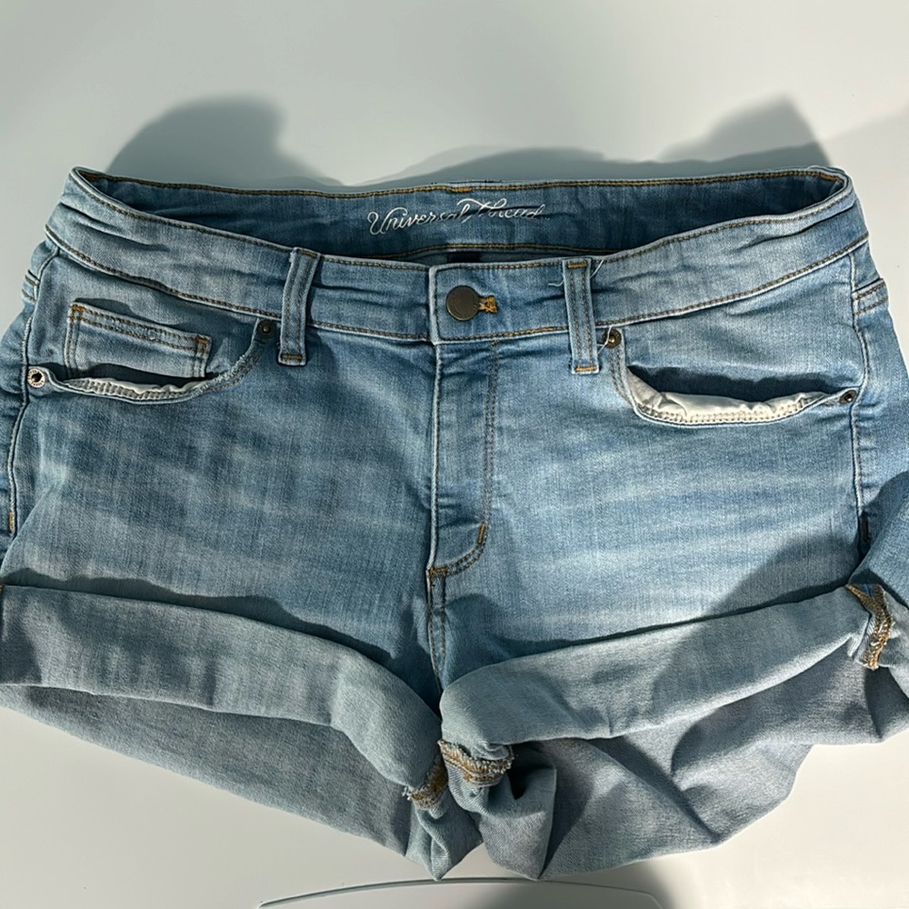 Universe Thread Shorts size 12/31R